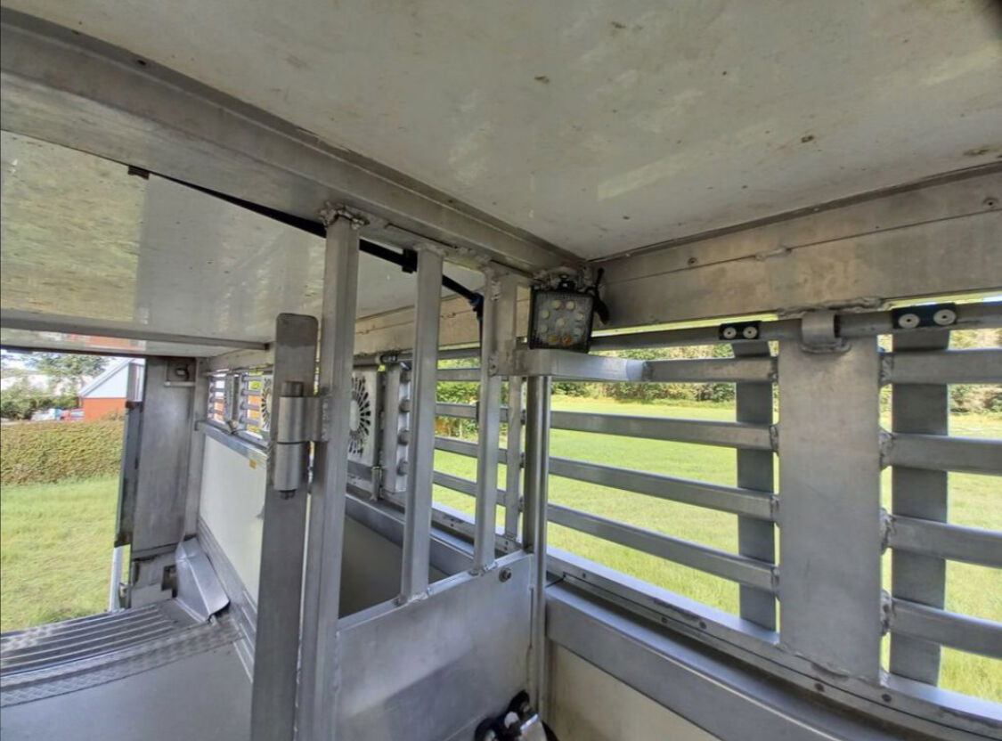 Poluprikolica za prevoz stoke Gray and Adams Gadd3 / Works Great / Hydraulic / 2 Levels: slika 23 Poluprikolica za prevoz stoke Gray and Adams Gadd3 / Works Great / Hydraulic / 2 Levels: slika 23