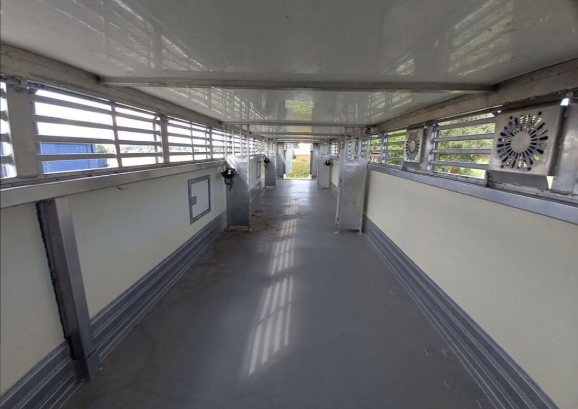 Poluprikolica za prevoz stoke Gray and Adams Gadd3 / Works Great / Hydraulic / 2 Levels: slika 22 Poluprikolica za prevoz stoke Gray and Adams Gadd3 / Works Great / Hydraulic / 2 Levels: slika 22