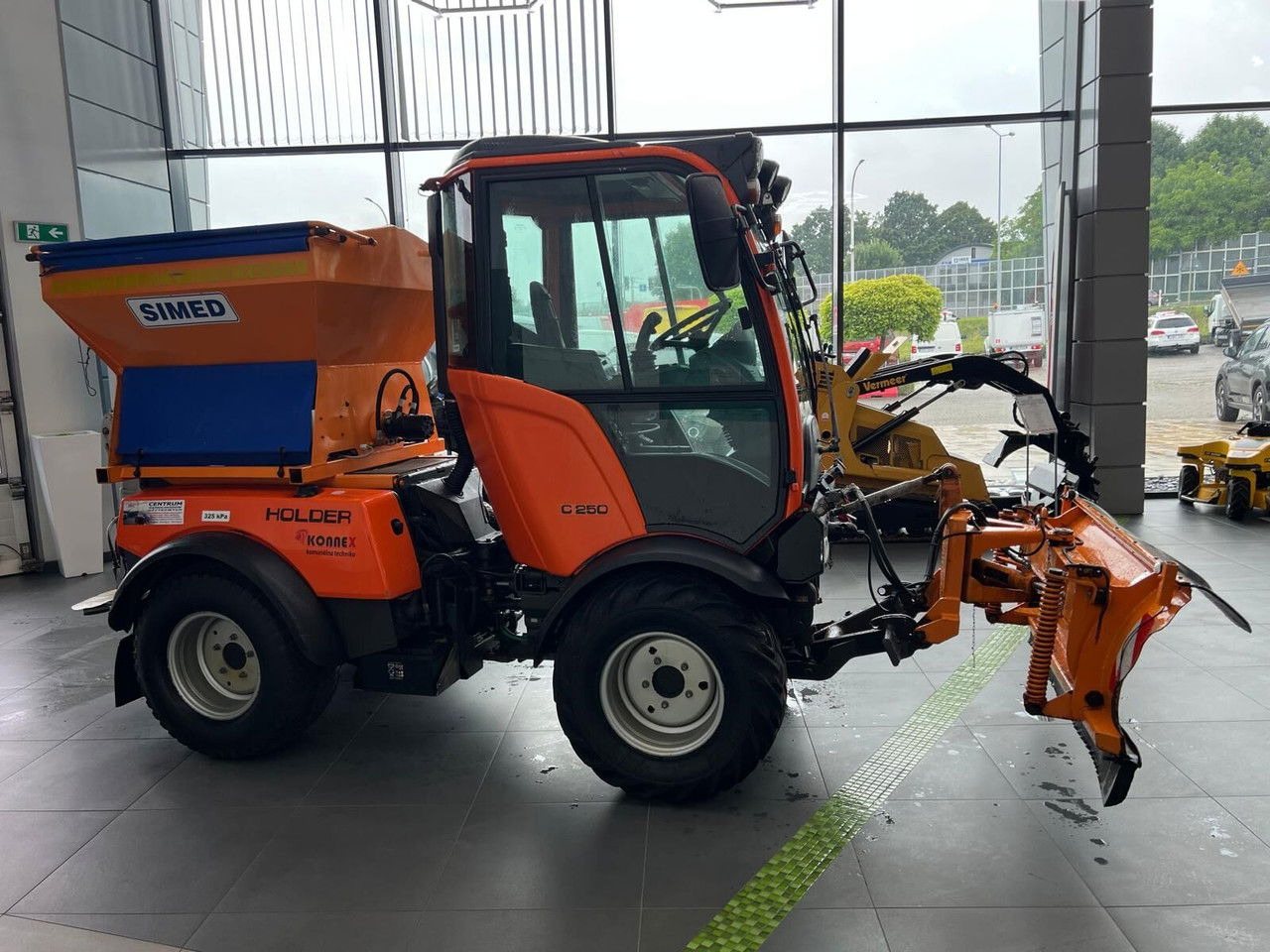 Holder C250 4X4 / LOW MTH / 1 Owner / Kubota Engine - Električno komunalno vozilo: slika 4 Holder C250 4X4 / LOW MTH / 1 Owner / Kubota Engine - Električno komunalno vozilo: slika 4