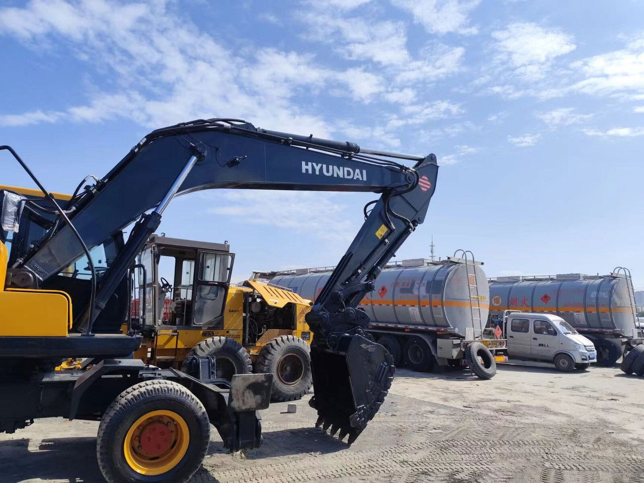 Hyundai R210-7 / Cummins / 1800MTH / Like NEW/20,5Tons/Sp R210-7 / Cummins / 1800MTH / Like NEW/20,5Tons/Special Ofert - Bager točkaš: slika 2 Hyundai R210-7 / Cummins / 1800MTH / Like NEW/20,5Tons/Sp R210-7 / Cummins / 1800MTH / Like NEW/20,5Tons/Special Ofert - Bager točkaš: slika 2