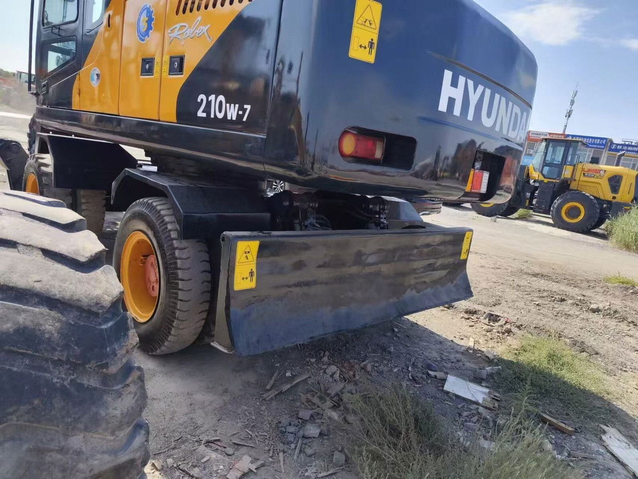 Hyundai R210-7 - Bager točkaš: slika 5 Hyundai R210-7 - Bager točkaš: slika 5