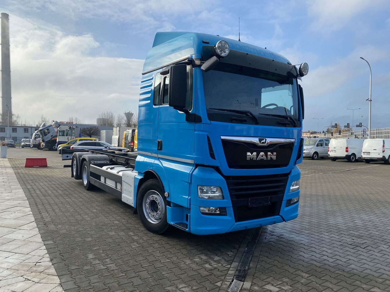 MAN TGX 26.500 NEW Service AT MAN / Frame - Kamion sa golom šasijom i zatvorenom kabinom: slika 4 MAN TGX 26.500 NEW Service AT MAN / Frame - Kamion sa golom šasijom i zatvorenom kabinom: slika 4