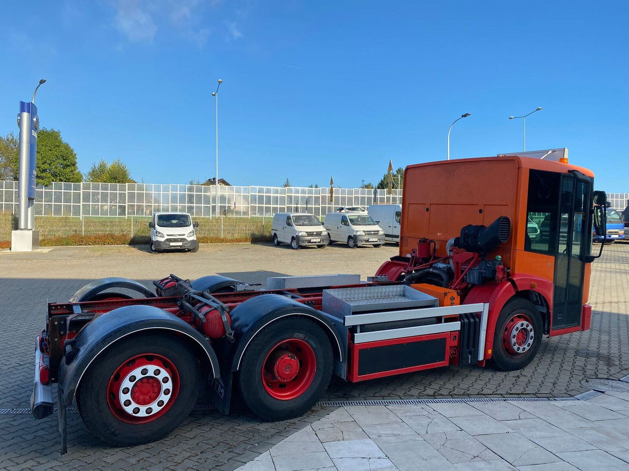 MERCEDES-BENZ Eqonic 2628 - 1 Owner - Euro6 - LOW KM - Kamion sa golom šasijom i zatvorenom kabinom: slika 2 MERCEDES-BENZ Eqonic 2628 - 1 Owner - Euro6 - LOW KM - Kamion sa golom šasijom i zatvorenom kabinom: slika 2
