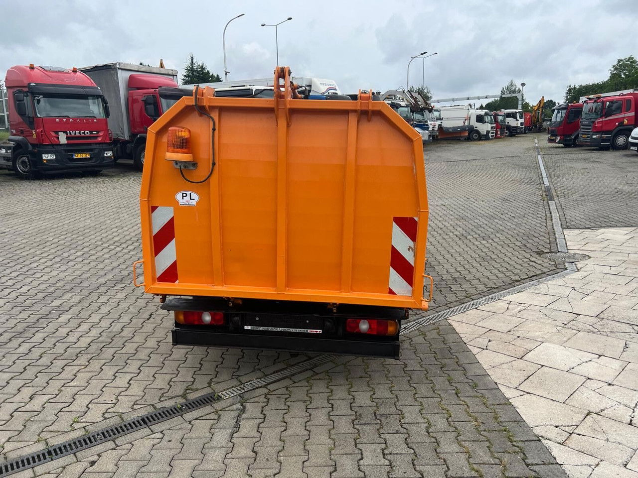 Mitsubishi Canter Fuso 3S13 AMT / Presscontainer / LOW KM / Super Condition - Kamion za smeće: slika 5 Mitsubishi Canter Fuso 3S13 AMT / Presscontainer / LOW KM / Super Condition - Kamion za smeće: slika 5