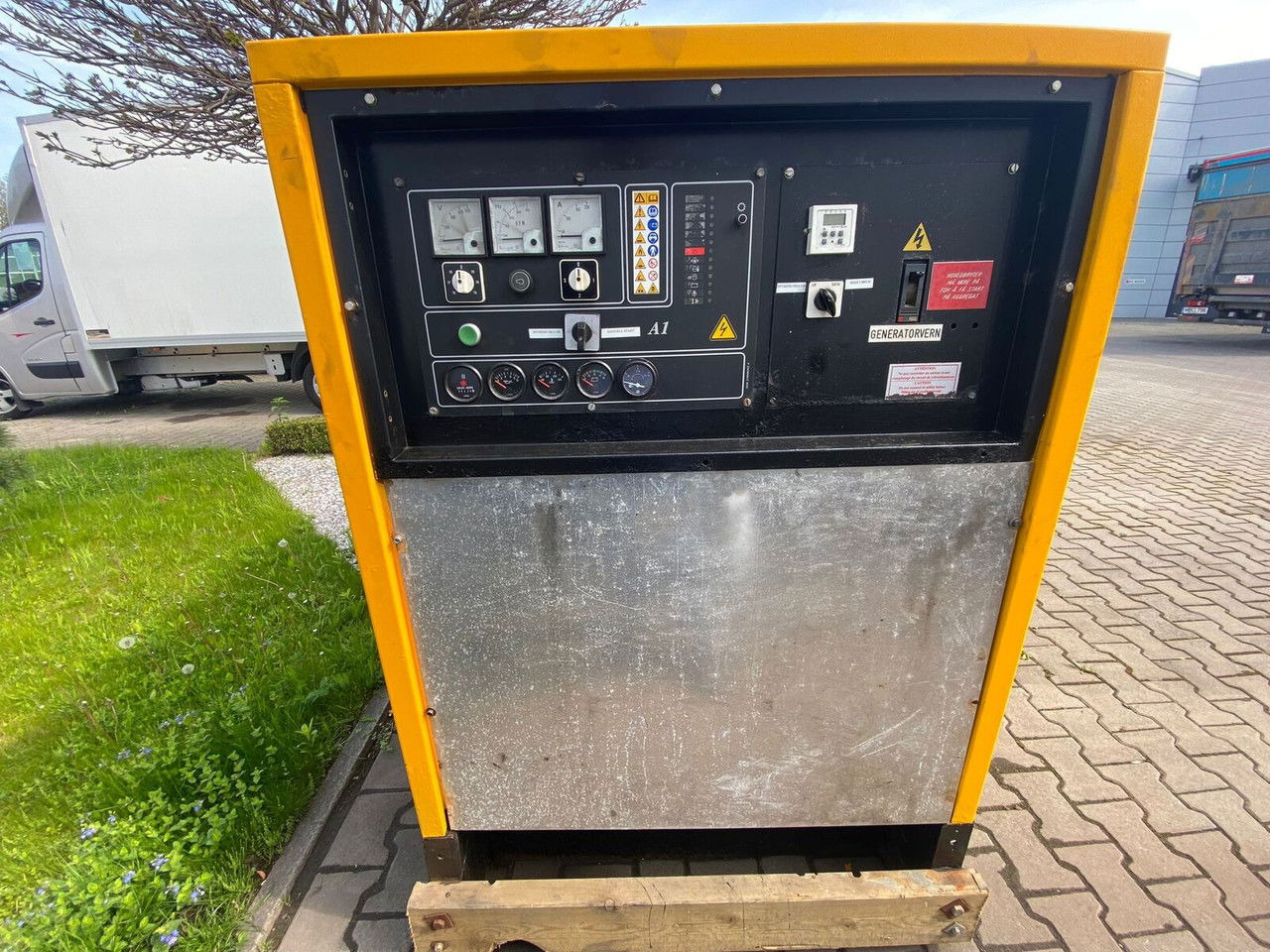 SDMO NS 60 W M, Silent generator 60kVA, 48KW NS 60 W M, Silent generator 60kVA, 48KW - Set generatora: slika 3 SDMO NS 60 W M, Silent generator 60kVA, 48KW NS 60 W M, Silent generator 60kVA, 48KW - Set generatora: slika 3