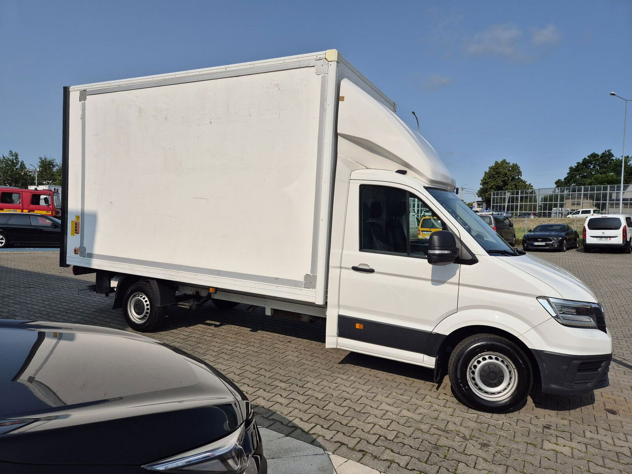 VOLKSWAGEN Crafter 2.0 TDI 177HP / High Container / Lift 750KG / Super Cond - Dostavno vozilo sa zatvorenim sandukom: slika 2 VOLKSWAGEN Crafter 2.0 TDI 177HP / High Container / Lift 750KG / Super Cond - Dostavno vozilo sa zatvorenim sandukom: slika 2