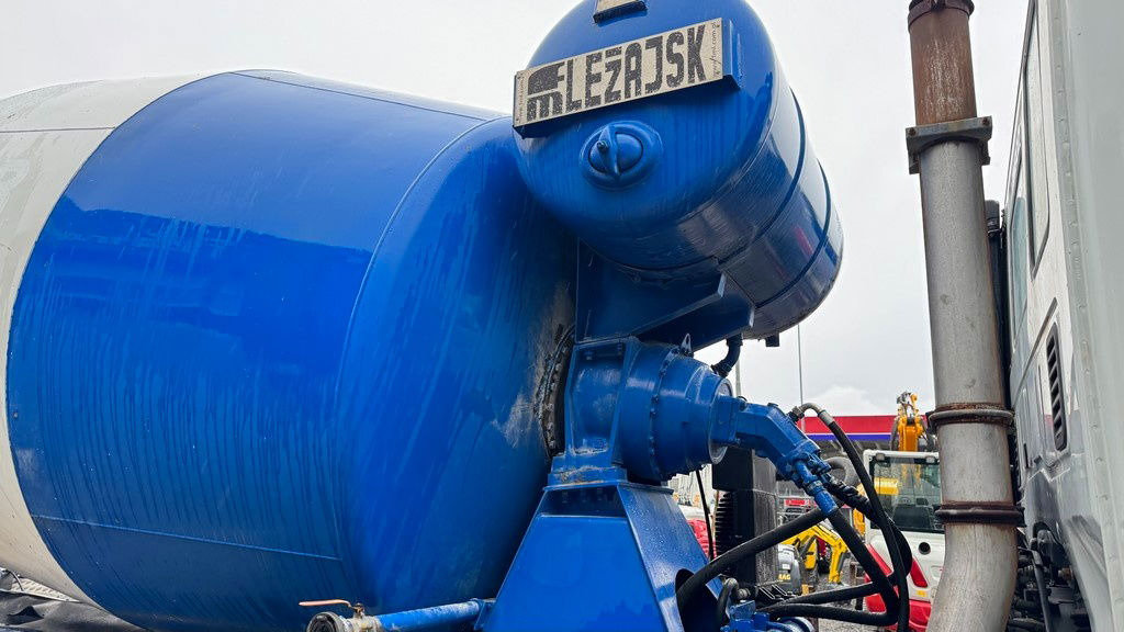 Iveco Trakker AD340TB45 8x4 mixer 9m3 - Mikser za beton: slika 5 Iveco Trakker AD340TB45 8x4 mixer 9m3 - Mikser za beton: slika 5