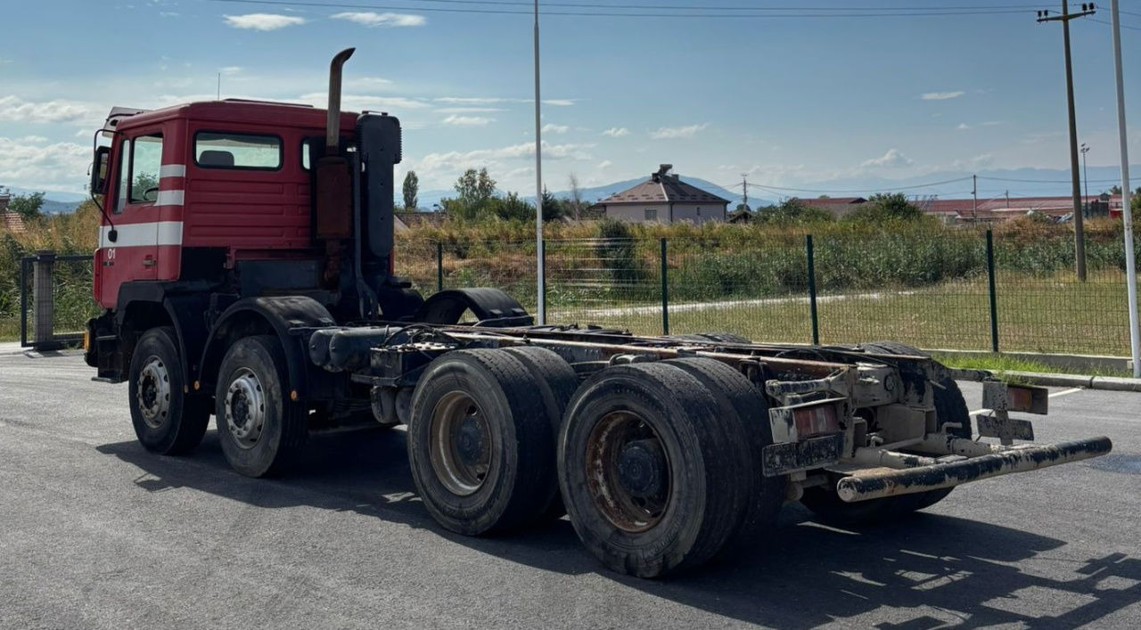 MAN 32.322 8x4 chassis - spring - Kamion sa golom šasijom i zatvorenom kabinom: slika 4 MAN 32.322 8x4 chassis - spring - Kamion sa golom šasijom i zatvorenom kabinom: slika 4