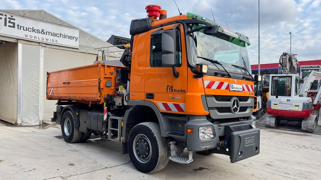 Mercedes-Benz Actros 1832 AK tipper 4x4 - crane Fassi 9.2M - remote control - Istovarivač: slika 4 Mercedes-Benz Actros 1832 AK tipper 4x4 - crane Fassi 9.2M - remote control - Istovarivač: slika 4