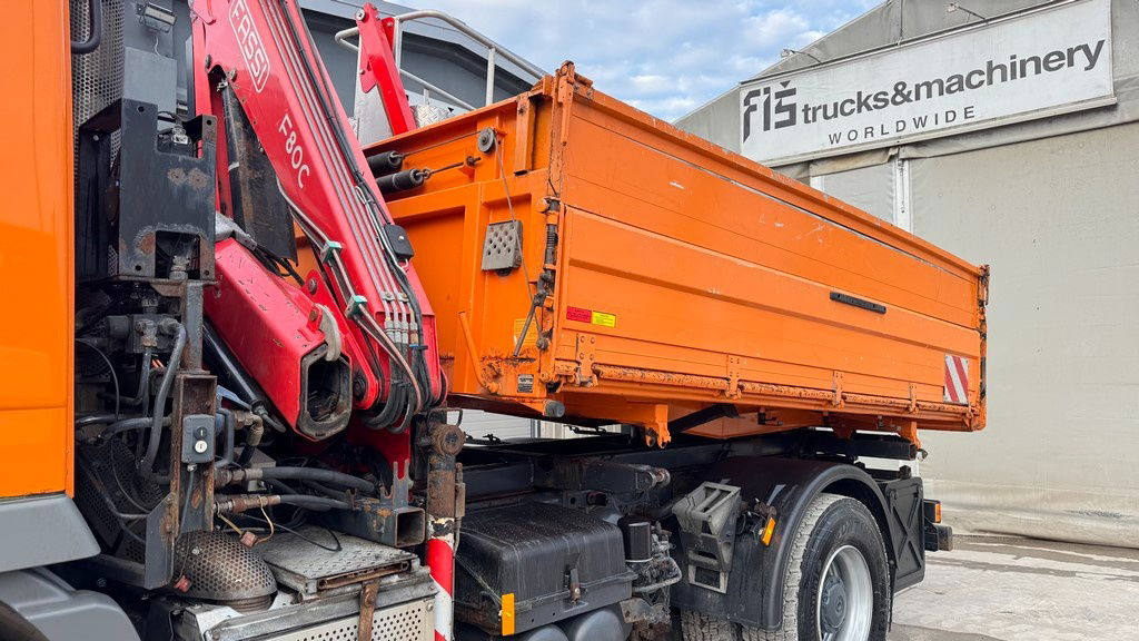 Mercedes-Benz Actros 1832 AK tipper 4x4 - crane Fassi 9.2M - remote control - Istovarivač: slika 3 Mercedes-Benz Actros 1832 AK tipper 4x4 - crane Fassi 9.2M - remote control - Istovarivač: slika 3