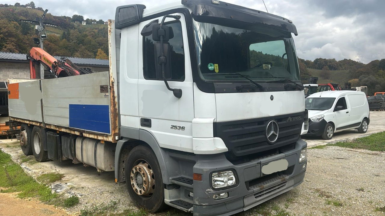 Mercedes-Benz Actros 2536 L 6x2 stake body - lifting axle - Kamion sa tovarnim sandukom: slika 2 Mercedes-Benz Actros 2536 L 6x2 stake body - lifting axle - Kamion sa tovarnim sandukom: slika 2