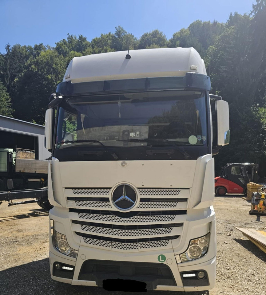 Mercedes-Benz Actros 2545 6x2 transporter - steering axle - 7.8M - Kamion za prevoz automobila: slika 2 Mercedes-Benz Actros 2545 6x2 transporter - steering axle - 7.8M - Kamion za prevoz automobila: slika 2