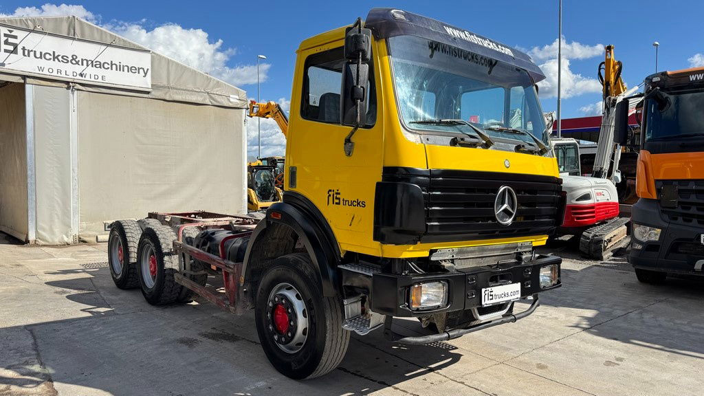 Mercedes-Benz SK 2627 6x4 chassis - V6 - full spring - Kamion sa golom šasijom i zatvorenom kabinom: slika 3 Mercedes-Benz SK 2627 6x4 chassis - V6 - full spring - Kamion sa golom šasijom i zatvorenom kabinom: slika 3