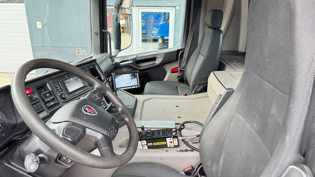 Scania P 360 6x2 palfinger abroll tipper - steering axle Scania P 360 6x2 palfinger abroll tipper - steering axle: slika 28 Scania P 360 6x2 palfinger abroll tipper - steering axle Scania P 360 6x2 palfinger abroll tipper - steering axle: slika 28