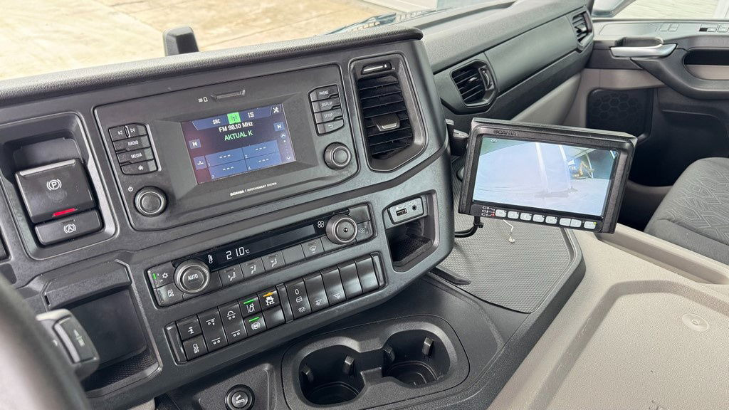 Scania P 360 6x2 palfinger abroll tipper - steering axle Scania P 360 6x2 palfinger abroll tipper - steering axle: slika 29 Scania P 360 6x2 palfinger abroll tipper - steering axle Scania P 360 6x2 palfinger abroll tipper - steering axle: slika 29