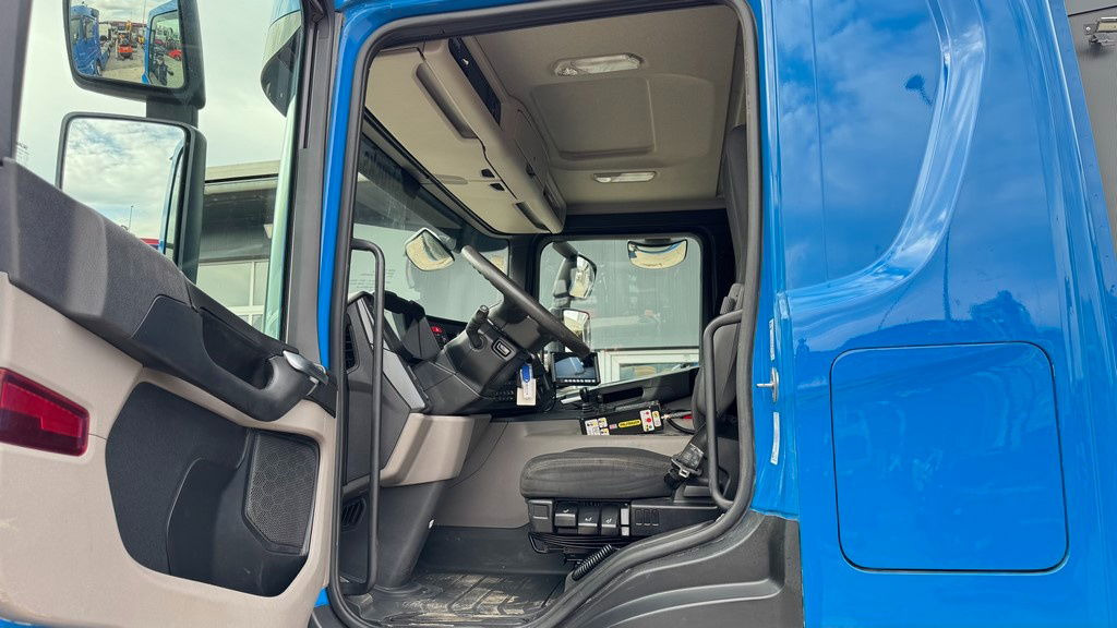 Scania P 360 6x2 palfinger abroll tipper - steering axle Scania P 360 6x2 palfinger abroll tipper - steering axle: slika 23 Scania P 360 6x2 palfinger abroll tipper - steering axle Scania P 360 6x2 palfinger abroll tipper - steering axle: slika 23