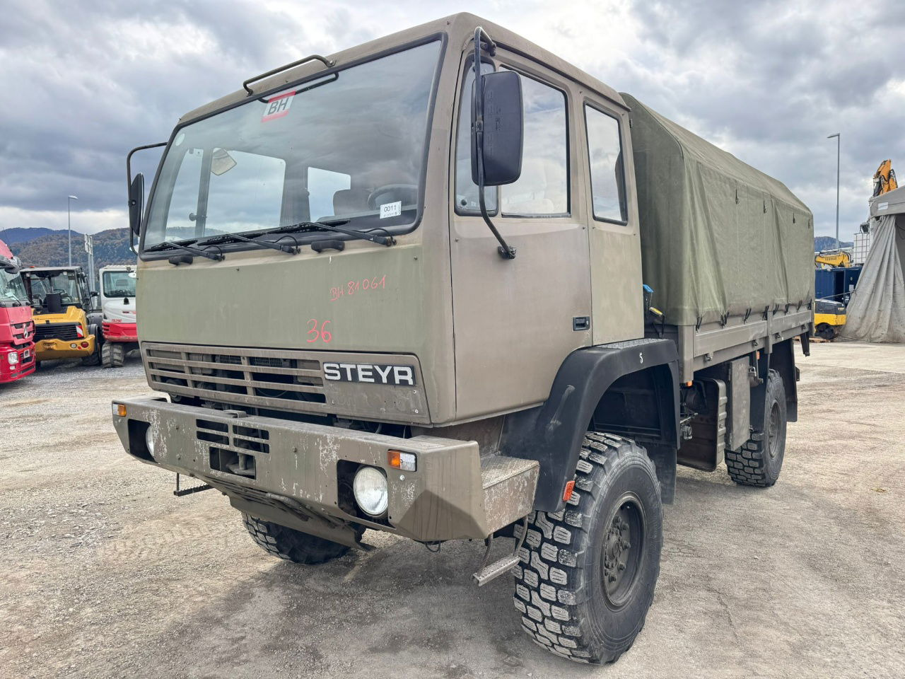 Steyr 12M18 4X4 stake body - truck - Kamion sa ceradom: slika 1 Steyr 12M18 4X4 stake body - truck - Kamion sa ceradom: slika 1