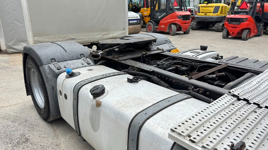 MAN TGX 18.400 4X2 tipp. hydr. - retarder - Tegljač: slika 4 MAN TGX 18.400 4X2 tipp. hydr. - retarder - Tegljač: slika 4