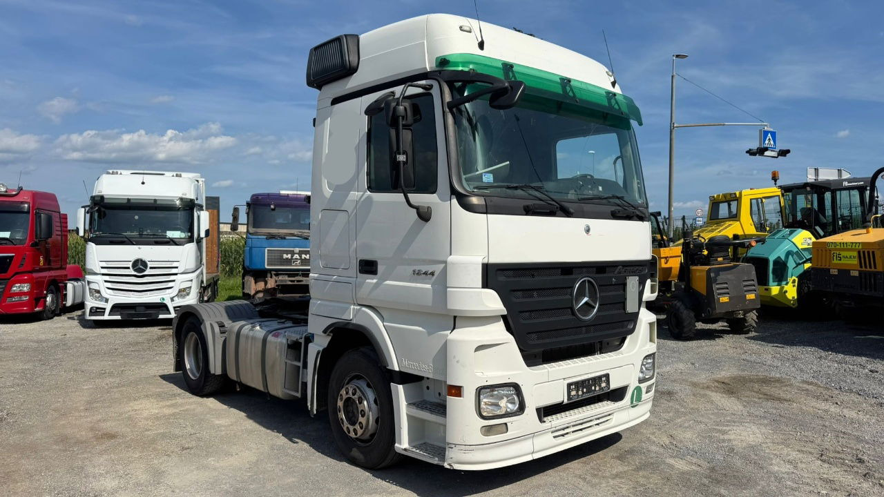 Mercedes-Benz Actros 1844 LS 4x2 tractor unit - retarder - Tegljač: slika 3 Mercedes-Benz Actros 1844 LS 4x2 tractor unit - retarder - Tegljač: slika 3