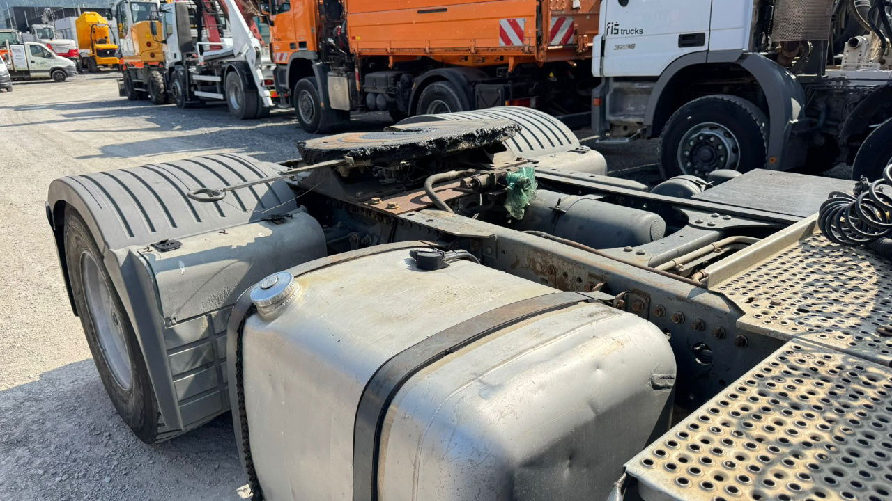 Mercedes-Benz Actros 1853 LS 4x2 tractor unit - air condition - Tegljač: slika 4 Mercedes-Benz Actros 1853 LS 4x2 tractor unit - air condition - Tegljač: slika 4