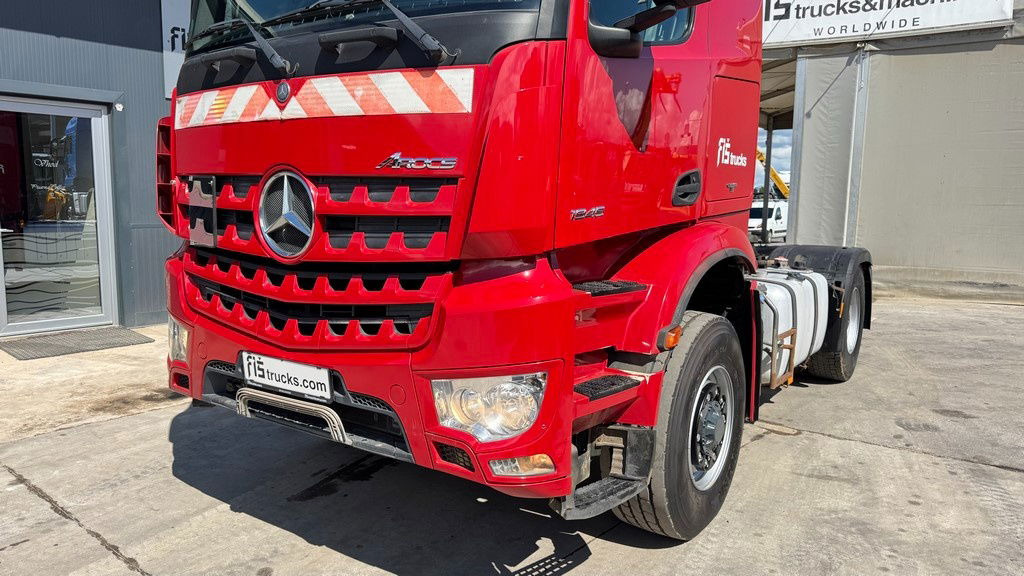 Mercedes-Benz Arocs 1945 HAD 4X4 tractor unit - tipper hydraulics - retarder - Tegljač: slika 2 Mercedes-Benz Arocs 1945 HAD 4X4 tractor unit - tipper hydraulics - retarder - Tegljač: slika 2
