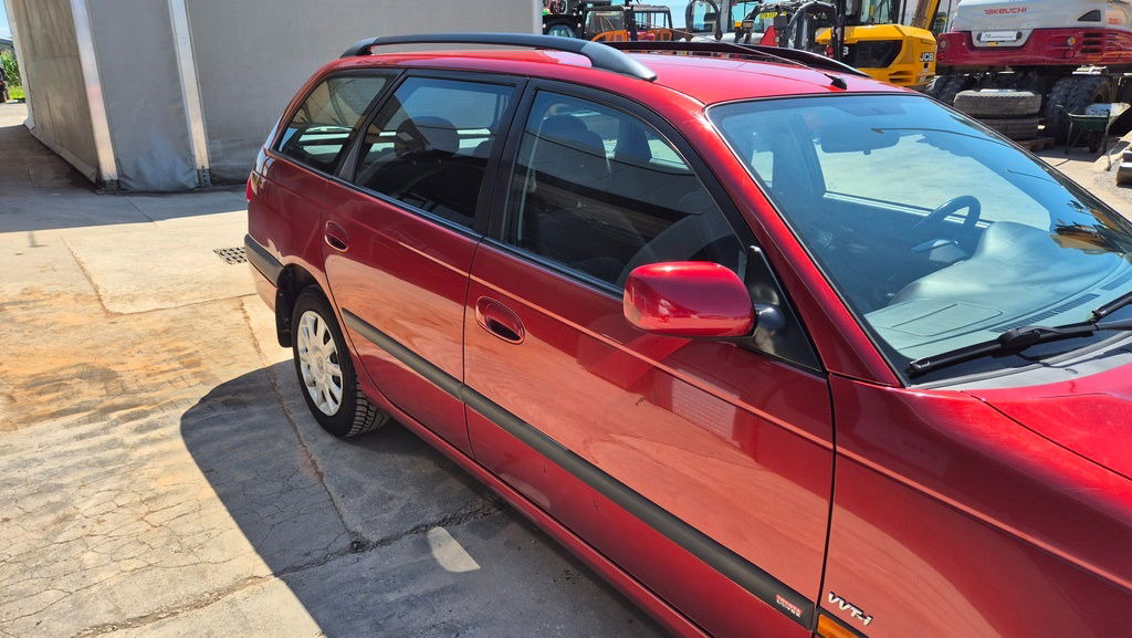 Toyota Avensis 1.8 - Petrol - 5 Doors - AC - Automobil: slika 4 Toyota Avensis 1.8 - Petrol - 5 Doors - AC - Automobil: slika 4
