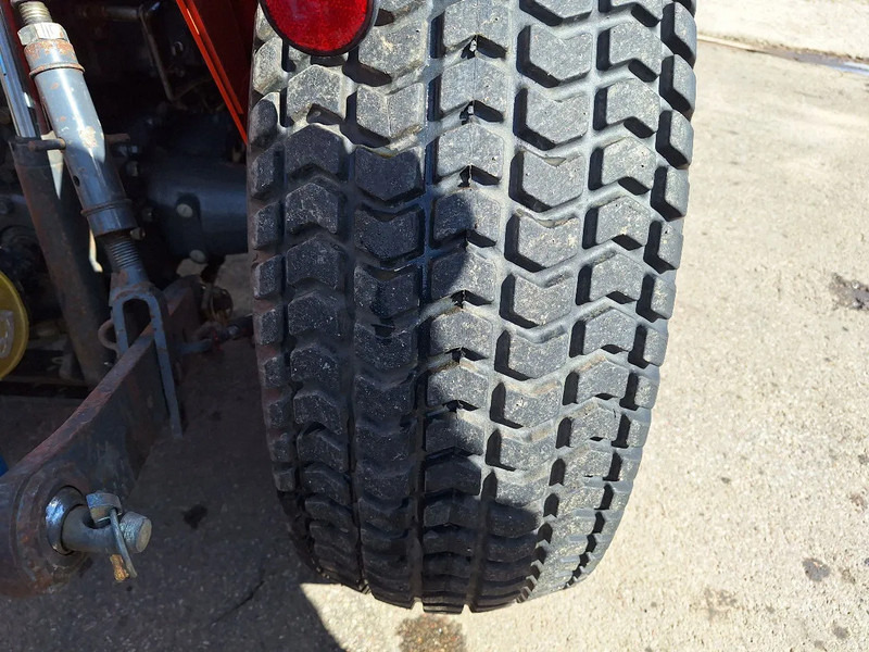 Vučno vozilo Kubota B2150: slika 10 Vučno vozilo Kubota B2150: slika 10