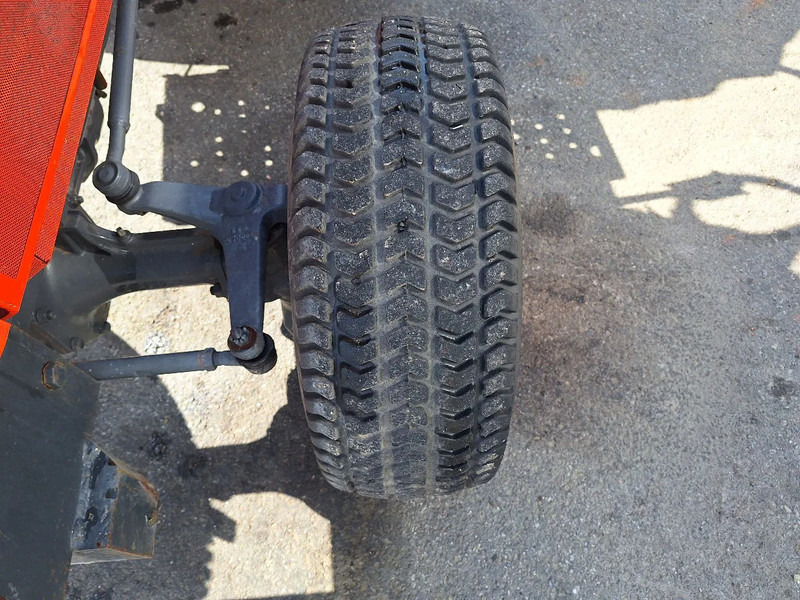 Vučno vozilo Kubota B2150: slika 9 Vučno vozilo Kubota B2150: slika 9