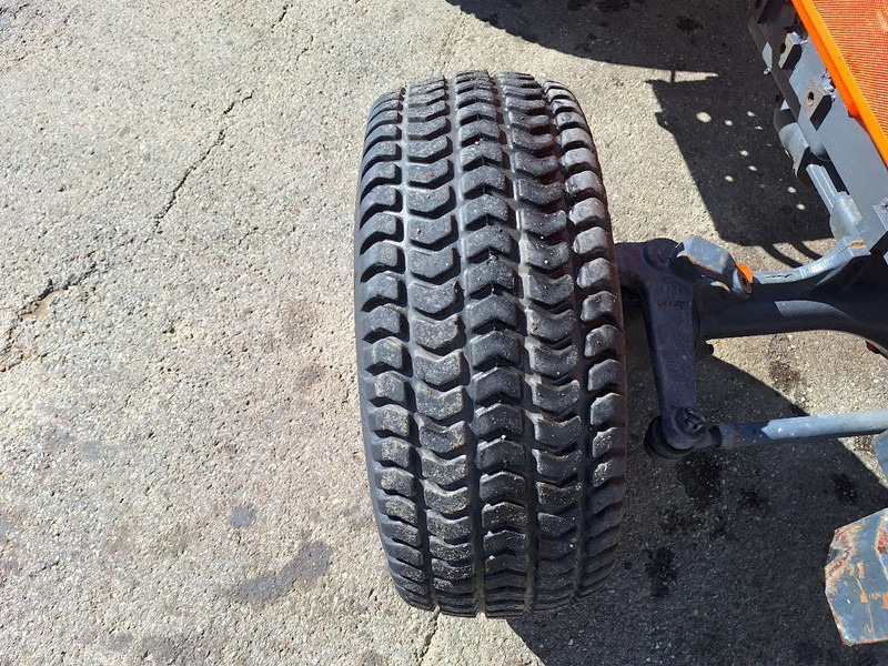 Vučno vozilo Kubota B2150: slika 8 Vučno vozilo Kubota B2150: slika 8