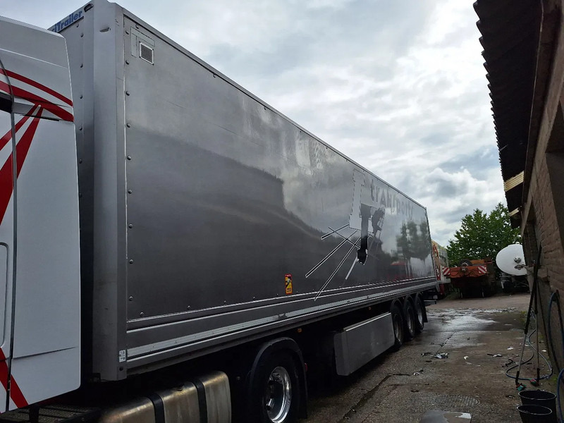 Lecitrailer 3E20 - Poluprikolica sa zatvorenim sandukom: slika 1 Lecitrailer 3E20 - Poluprikolica sa zatvorenim sandukom: slika 1