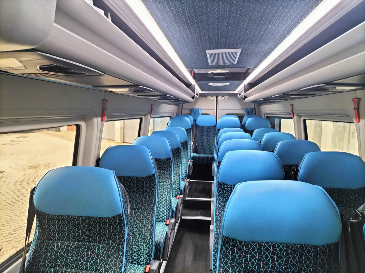 Mercedes Benz Sprinter 519cdi / Reisebus / ATOS 22+1+1 / Automatik / Telma / TV / Kühlschrank / USB - Minibus, Putnički kombi: slika 5 Mercedes Benz Sprinter 519cdi / Reisebus / ATOS 22+1+1 / Automatik / Telma / TV / Kühlschrank / USB - Minibus, Putnički kombi: slika 5