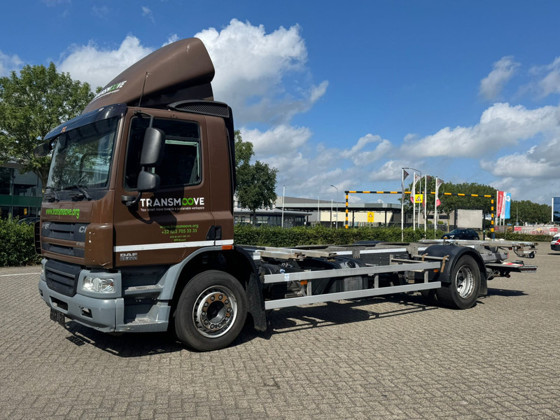 DAF CF65 220 - Kamion za prevoz kontejnera/ Kamion sa promenjivim sandukom: slika 2 DAF CF65 220 - Kamion za prevoz kontejnera/ Kamion sa promenjivim sandukom: slika 2