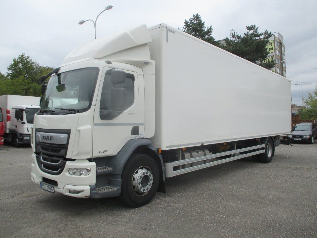 DAF 18.290 - Kamion sa zatvorenim sandukom: slika 1 DAF 18.290 - Kamion sa zatvorenim sandukom: slika 1