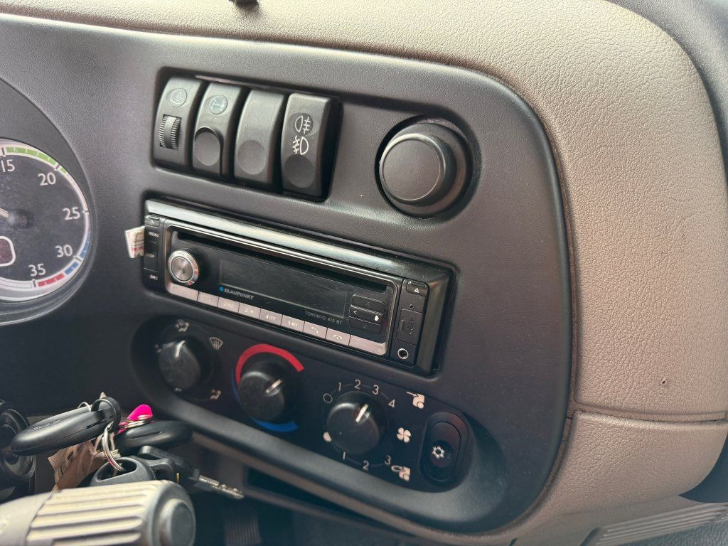 Kamion sa tovarnim sandukom DAF LF45.220 EURO 5: slika 14