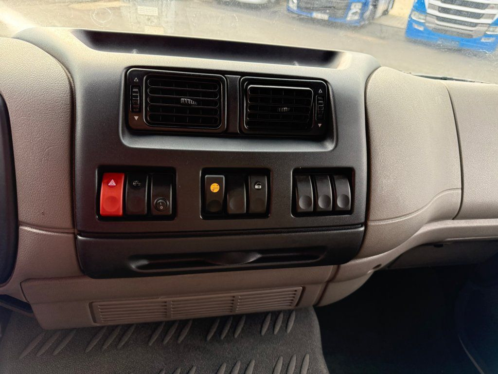 Kamion sa tovarnim sandukom DAF LF45.220 EURO 5: slika 15