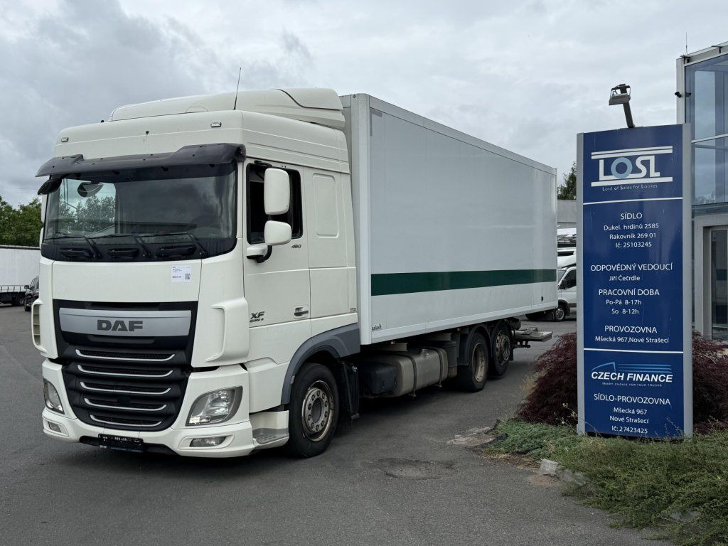 DAF XF460 6x2 EURO 6 - Kamion sa zatvorenim sandukom: slika 1 DAF XF460 6x2 EURO 6 - Kamion sa zatvorenim sandukom: slika 1