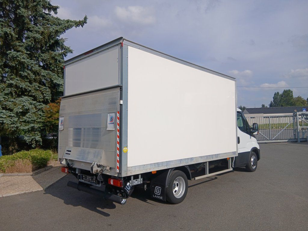Iveco 35C16 Daily - Dostavno vozilo sa zatvorenim sandukom: slika 4 Iveco 35C16 Daily - Dostavno vozilo sa zatvorenim sandukom: slika 4