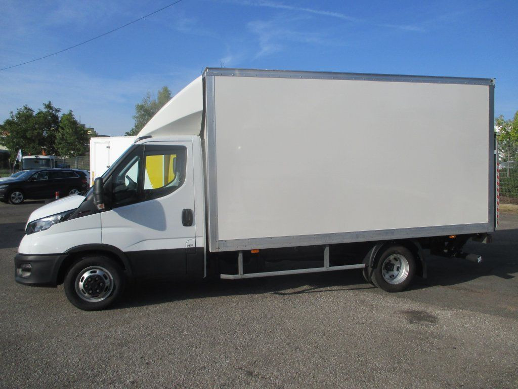 Dostavno vozilo sa zatvorenim sandukom Iveco Daily 35C16: slika 8