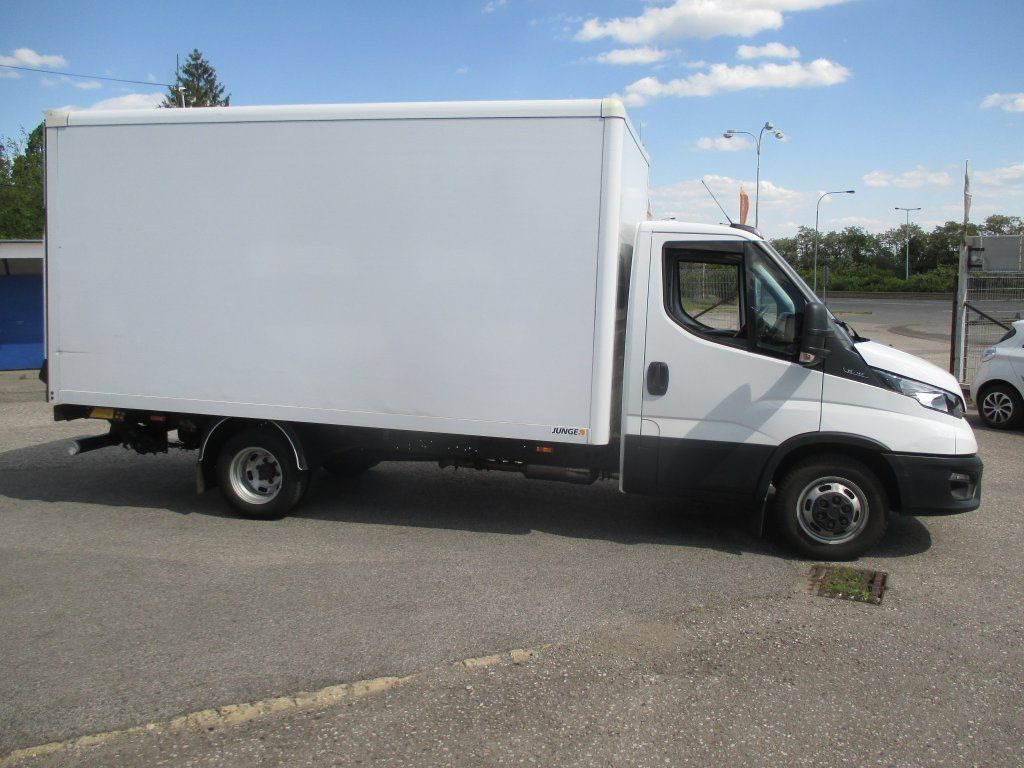 Iveco Daily 35C16 - Dostavno vozilo sa zatvorenim sandukom: slika 4 Iveco Daily 35C16 - Dostavno vozilo sa zatvorenim sandukom: slika 4