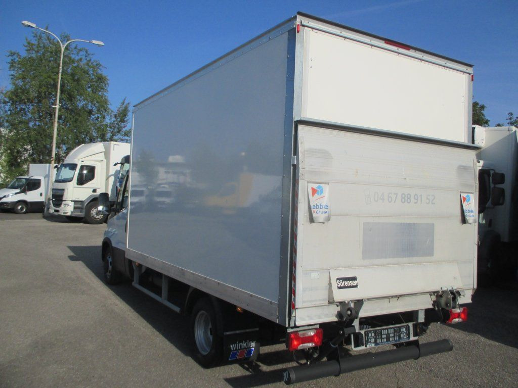 Dostavno vozilo sa zatvorenim sandukom Iveco Daily 35C16: slika 7