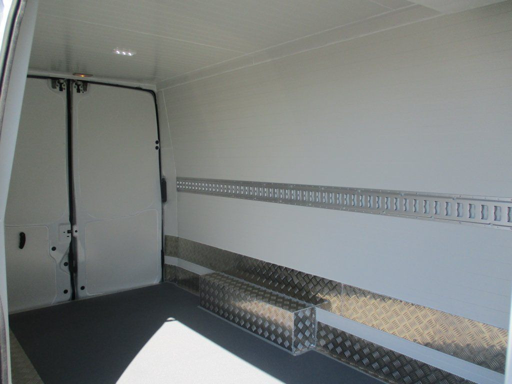 Dostavno vozilo hladnjača Iveco Daily 35S16 2.3L: slika 6