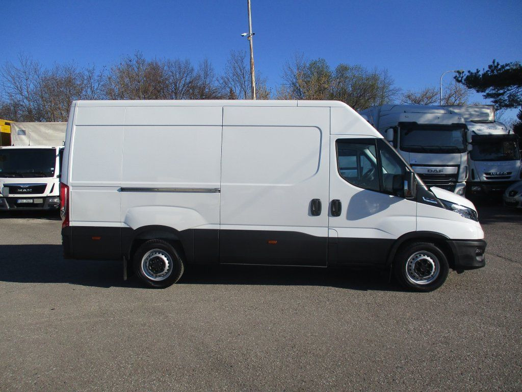 Iveco Daily 35S16 - Furgon: slika 3 Iveco Daily 35S16 - Furgon: slika 3