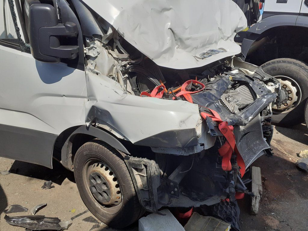 Iveco Daily 35S16 maxi Damaged - Furgon: slika 3 Iveco Daily 35S16 maxi Damaged - Furgon: slika 3