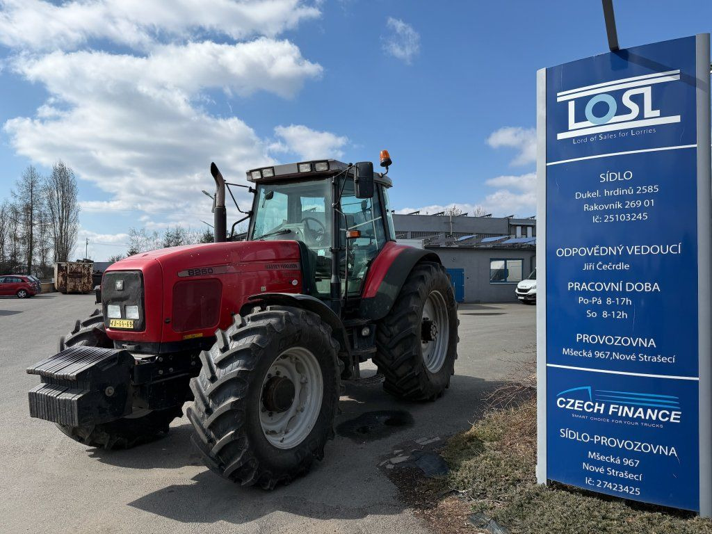 Massey Ferguson MF8260 - Traktor: slika 1 Massey Ferguson MF8260 - Traktor: slika 1