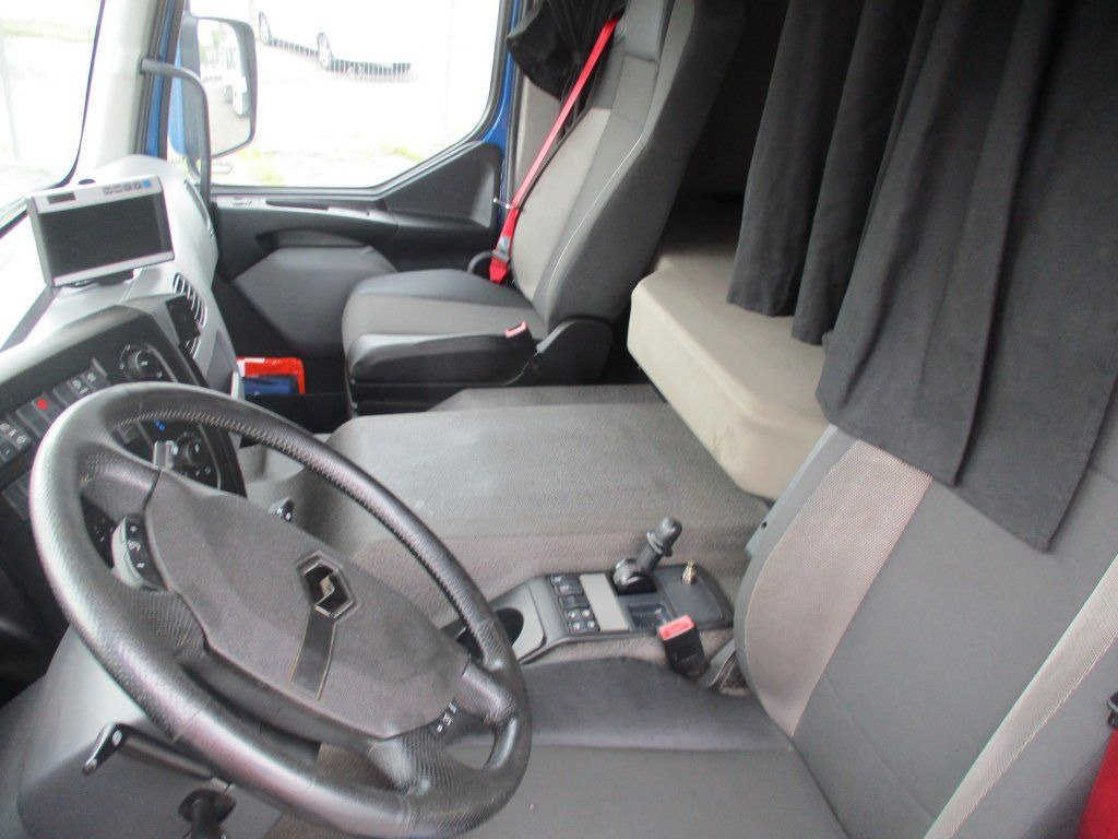 Renault D18, 320 - Kamion sa zatvorenim sandukom: slika 4 Renault D18, 320 - Kamion sa zatvorenim sandukom: slika 4