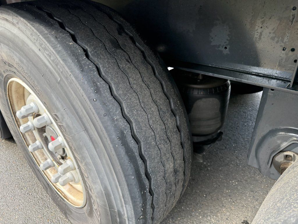 Wielton NS3F - Poluprikolica sa zatvorenim sandukom: slika 5 Wielton NS3F - Poluprikolica sa zatvorenim sandukom: slika 5