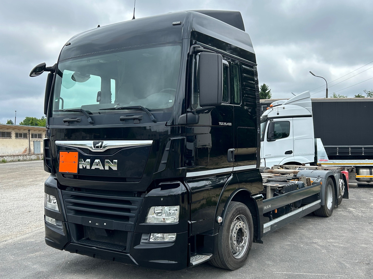 MAN TGX 26.460 / ACC / BDF MULTI / E6 / LOWDECK - Kamion sa golom šasijom i zatvorenom kabinom: slika 1 MAN TGX 26.460 / ACC / BDF MULTI / E6 / LOWDECK - Kamion sa golom šasijom i zatvorenom kabinom: slika 1