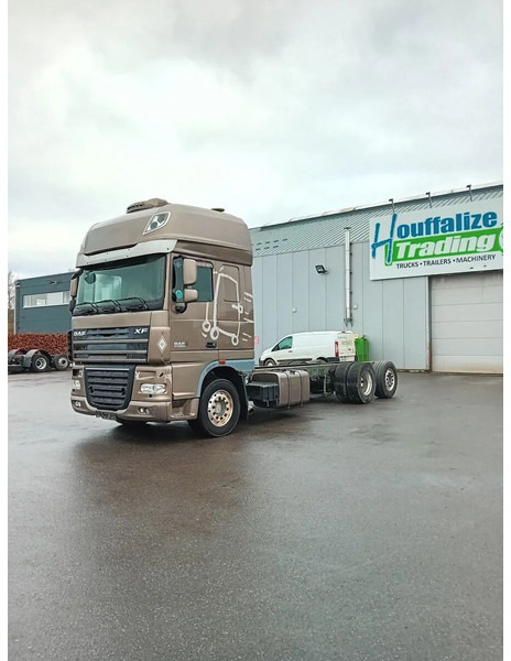 DAF XF 105.510 6x2 - Kamion sa golom šasijom i zatvorenom kabinom: slika 2 DAF XF 105.510 6x2 - Kamion sa golom šasijom i zatvorenom kabinom: slika 2