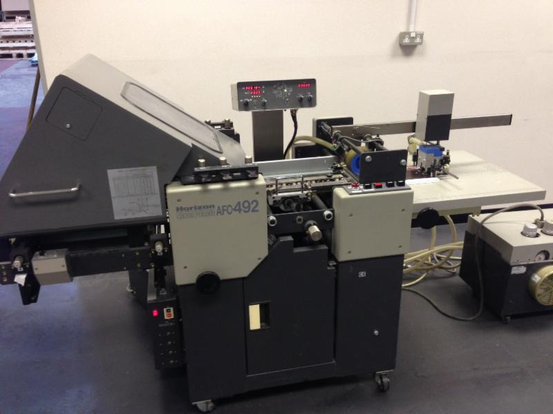 Horizon AFC-492sc 2 buckle plate folders with sword folding unit, perforating and creasing - Savijačica papira: slika 1 Horizon AFC-492sc 2 buckle plate folders with sword folding unit, perforating and creasing - Savijačica papira: slika 1
