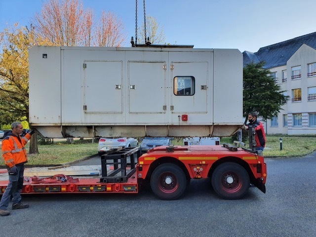 330 kVa Fg Wilson Perkins 2006 TWG2 - Set generatora: slika 1 330 kVa Fg Wilson Perkins 2006 TWG2 - Set generatora: slika 1